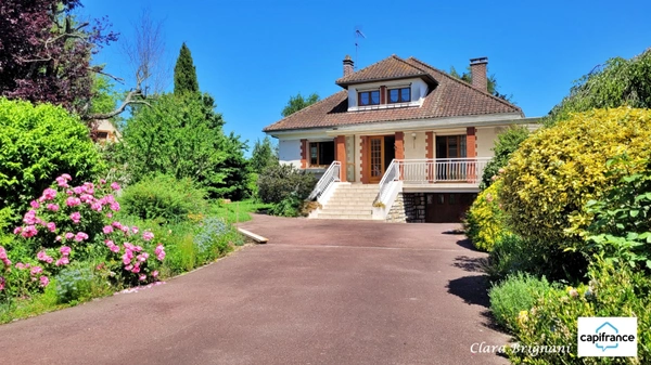 Maison à vendre - 6 pièces, 156m² à Avrainville - sous-sol total et terrain arboré de 1 555 m² 