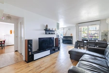 Appartement à vendre 4 pièces avec bureau, loggia et deux places de parking dans une résidence et recherchée