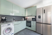 Appartement à vendre 4 pièces avec bureau, loggia et deux places de parking dans une résidence et recherchée
