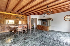 Charmante maison atypique de 9 pièces à vendre, à Montlhéry avec potentiel d’aménagement