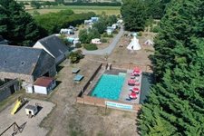 Dpt Ille et Vilaine (35), à vendre CHERRUEIX Propriété de 20 pièces sur 4 hectares.