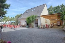 Dpt Ille et Vilaine (35), à vendre CHERRUEIX Propriété de 20 pièces sur 4 hectares.