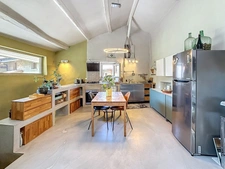 Maison mitoyenne / Appartement de 75m2 et jardin a ALLINGES 299000€