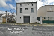 Maison vigneronne avec garage, cour et jardin — Fort potentiel