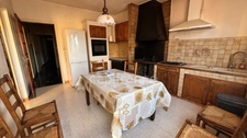 LESPIGNAN - Maison de village avec jardin et grand garage – Fort potentiel !