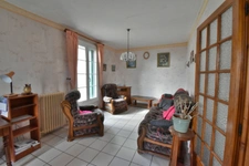 Maison vigneronne avec garage, cour et jardin — Fort potentiel
