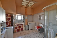 Maison vigneronne avec garage, cour et jardin — Fort potentiel