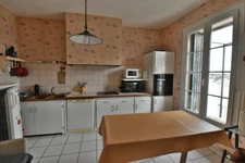 Maison vigneronne avec garage, cour et jardin — Fort potentiel
