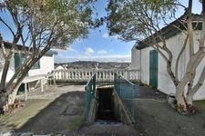 Maison vigneronne avec garage, cour et jardin — Fort potentiel