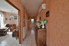 Maison vigneronne avec garage, cour et jardin — Fort potentiel