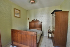 Maison vigneronne avec garage, cour et jardin — Fort potentiel