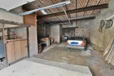 Maison vigneronne avec garage, cour et jardin — Fort potentiel