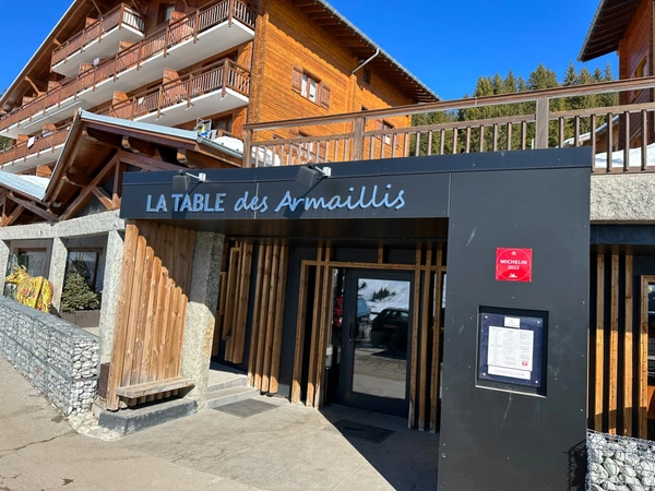Murs commerciaux à vendre LES SAISIES (73), restaurant 238m2, possibilité acquérir le FDC