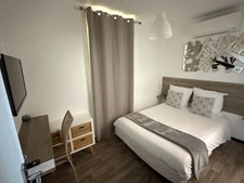 Var (83), for sale LE CASTELLET SECTOR Hotel - Office, 21 Rooms, CA 230KE