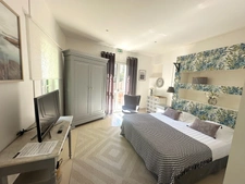 A vendre VAR (83), FDC avec MURS, hotel de charme 3*** climatisé 15 CH, restaurant, 7 mois d'activité CA 221KE