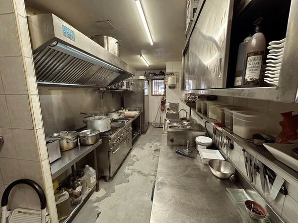 LA FOUX D'ALLOS (04), FDC à vendre restaurant, spécialités italiennes, pas de pizza, CA 170KE