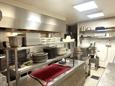Locaux commerciaux, murs à vendre BOURDEAU (73), restaurant 160m2 à rénover avec logement 90m2