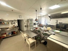 A vendre VAR (83), FDC avec MURS, hotel de charme 3*** climatisé 15 CH, restaurant, 7 mois d'activité CA 221KE