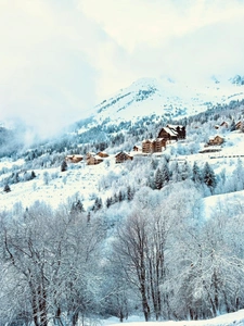 A vendre FDC et MURS, SAVOIE Sports d'Hiver à 1650m, Hotel*** Restaurant Terrasse CA 828KE EBE 204KE