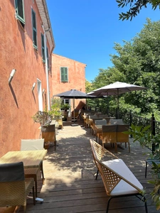 A vendre VAR (83), FDC avec MURS, hotel de charme 3 étoiles, restaurant, piscine, CA 221KE