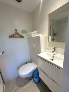 A vendre VAR (83), FDC avec MURS, hotel de charme 3*** climatisé 15 CH, restaurant, 7 mois d'activité CA 221KE