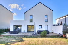 Maison moderne avec grand jardin !