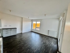 Appartement récent de type 2 avec balcon et parking à Carquefou.