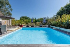 Chaumière contemporaine dans magnifique environnement verdoyant !