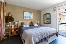 Chaumière contemporaine dans magnifique environnement verdoyant !