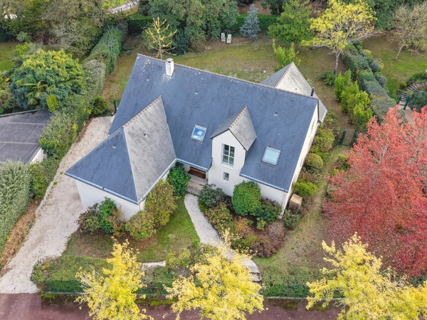 Maison contemporaine de standing dans un environnement très privilégié ! 