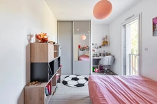 Maison moderne avec grand jardin !