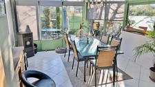 Maison avec jardin en bon état dans quartier résidentiel !