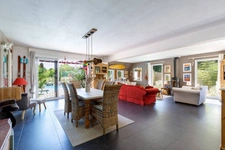 Chaumière contemporaine dans magnifique environnement verdoyant !