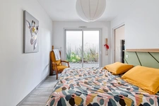 Maison moderne avec grand jardin !