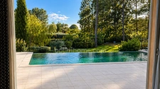 Magnifique villa de 191 m2 à COTIGNAC (83), terrain arboré de 4000m2, 4 chambres en suite, piscine