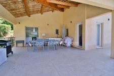 Magnifique villa de 191 m2 à COTIGNAC (83), terrain arboré de 4000m2, 4 chambres en suite, piscine