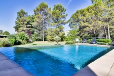 Magnifique villa de 191 m2 à COTIGNAC (83), terrain arboré de 4000m2, 4 chambres en suite, piscine