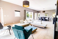 Magnifique villa de 191 m2 à COTIGNAC (83), terrain arboré de 4000m2, 4 chambres en suite, piscine