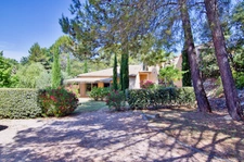 Magnifique villa de 191 m2 à COTIGNAC (83), terrain arboré de 4000m2, 4 chambres en suite, piscine