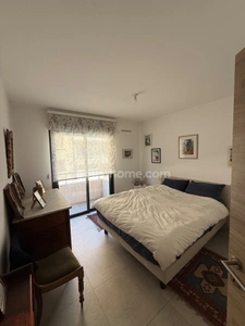 Coup de coeur, magnifique T3 de 72 m2, traversant,  au centre ville de Hyères (Var 83), grande terrasse et balcon, garage fermé 2 places