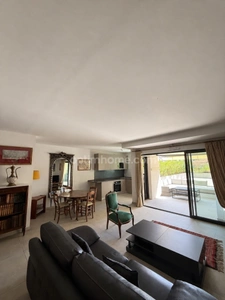 Coup de coeur, magnifique T3 de 72 m2, traversant,  au centre ville de Hyères (Var 83), grande terrasse et balcon, garage fermé 2 places