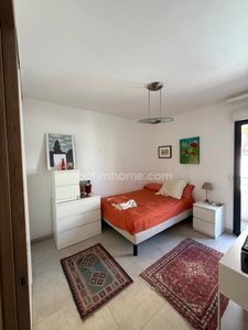 Coup de coeur, magnifique T3 de 72 m2, traversant,  au centre ville de Hyères (Var 83), grande terrasse et balcon, garage fermé 2 places