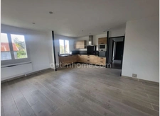 Maison rénovée avec 3 chambres, 1 200 m² de terrain et vue dégagée – Au calme !