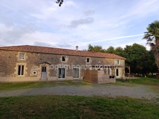 Longère de 10 pièces REAUMUR (85)