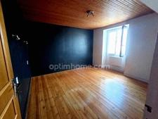 Maison de ville rénovée de 100 m² avec jardin de 600 m² et dépendance