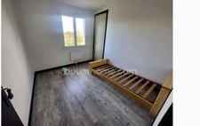 Maison rénovée avec 3 chambres, 1 200 m² de terrain et vue dégagée – Au calme !