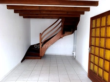 Maison de ville rénovée de 100 m² avec jardin de 600 m² et dépendance