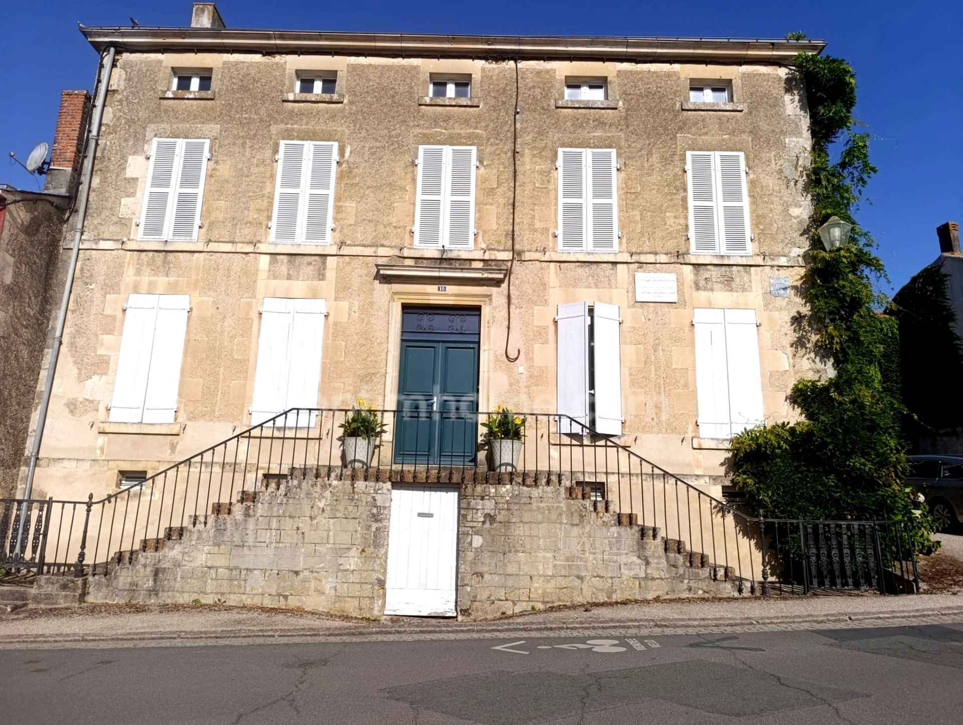 Maison 9 pièces 350 m² · à Mouilleron en Pareds · 350 m² · 550 670 €