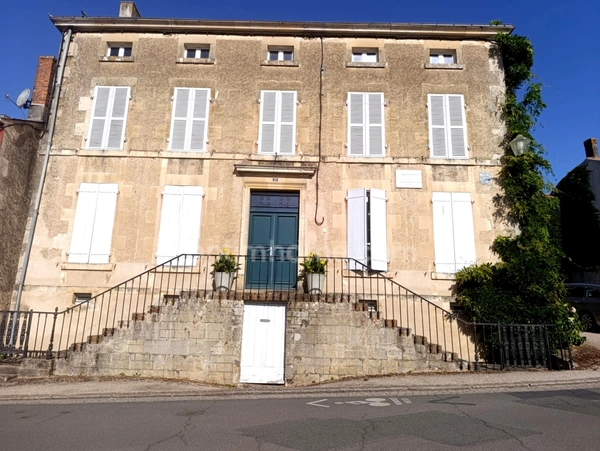 DEMEURE DE MAÎTRE – ÉLÉGANCE, HISTOIRE ET ART DE VIVRE AU CŒUR DE LA VENDÉE