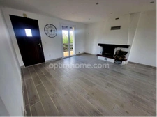 Maison rénovée avec 3 chambres, 1 200 m² de terrain et vue dégagée – Au calme !